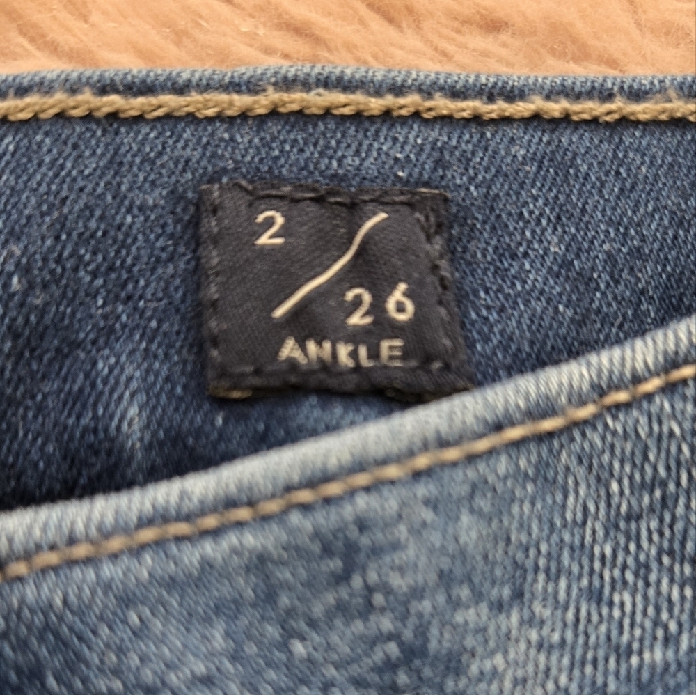 Lucky Brand Women's Classic Blue Skinny Jeans - Picture 5 of 5